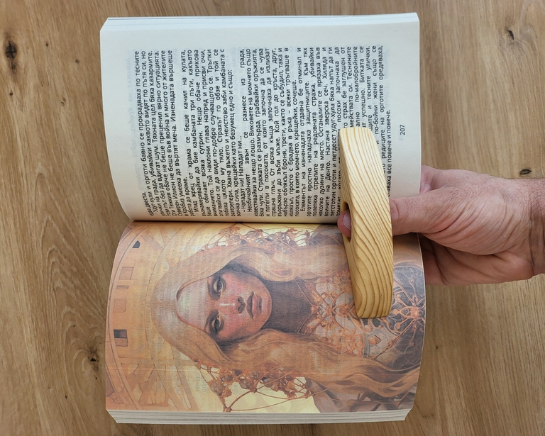 Дървен книгодържател ръчна изработка - 2